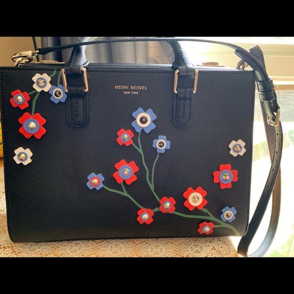 henri bendel Handbags - Henri Bendel flower purse